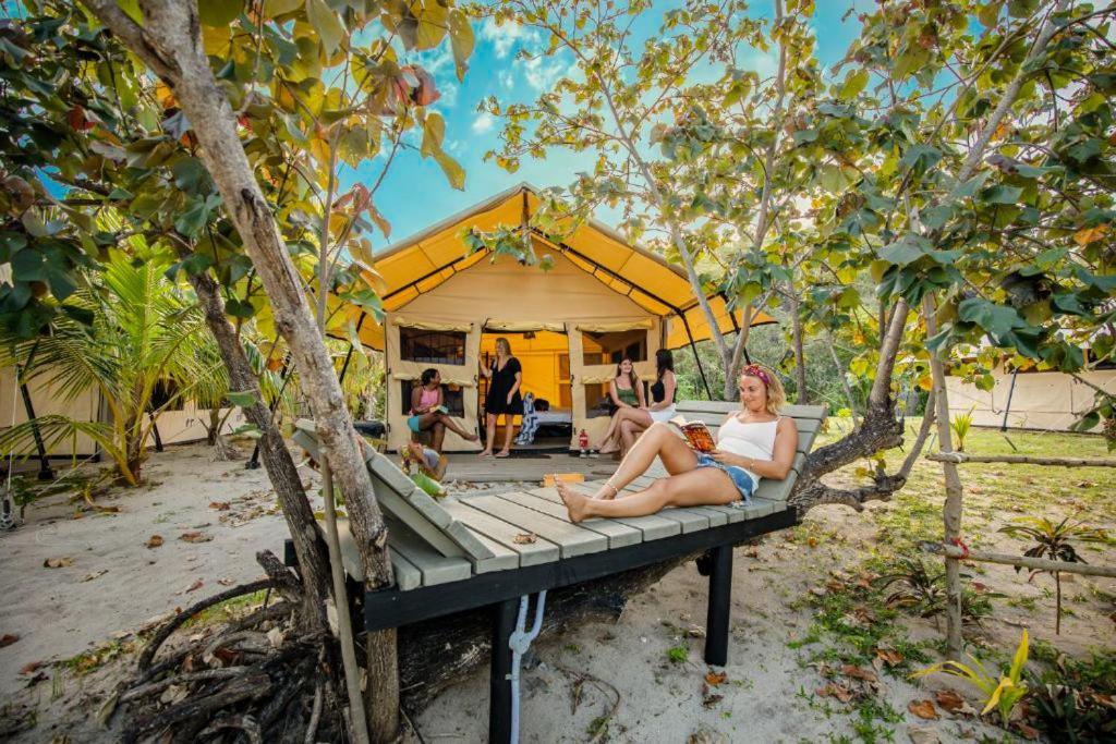 Barefoot Kuata Island Resort ภายนอก รูปภาพ