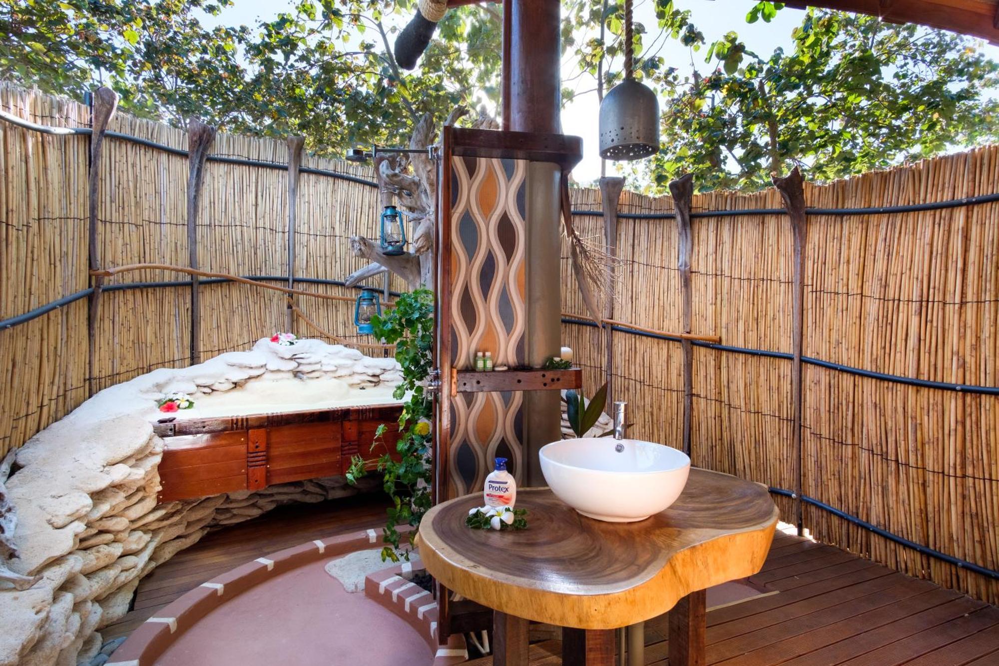 Barefoot Kuata Island Resort ภายนอก รูปภาพ