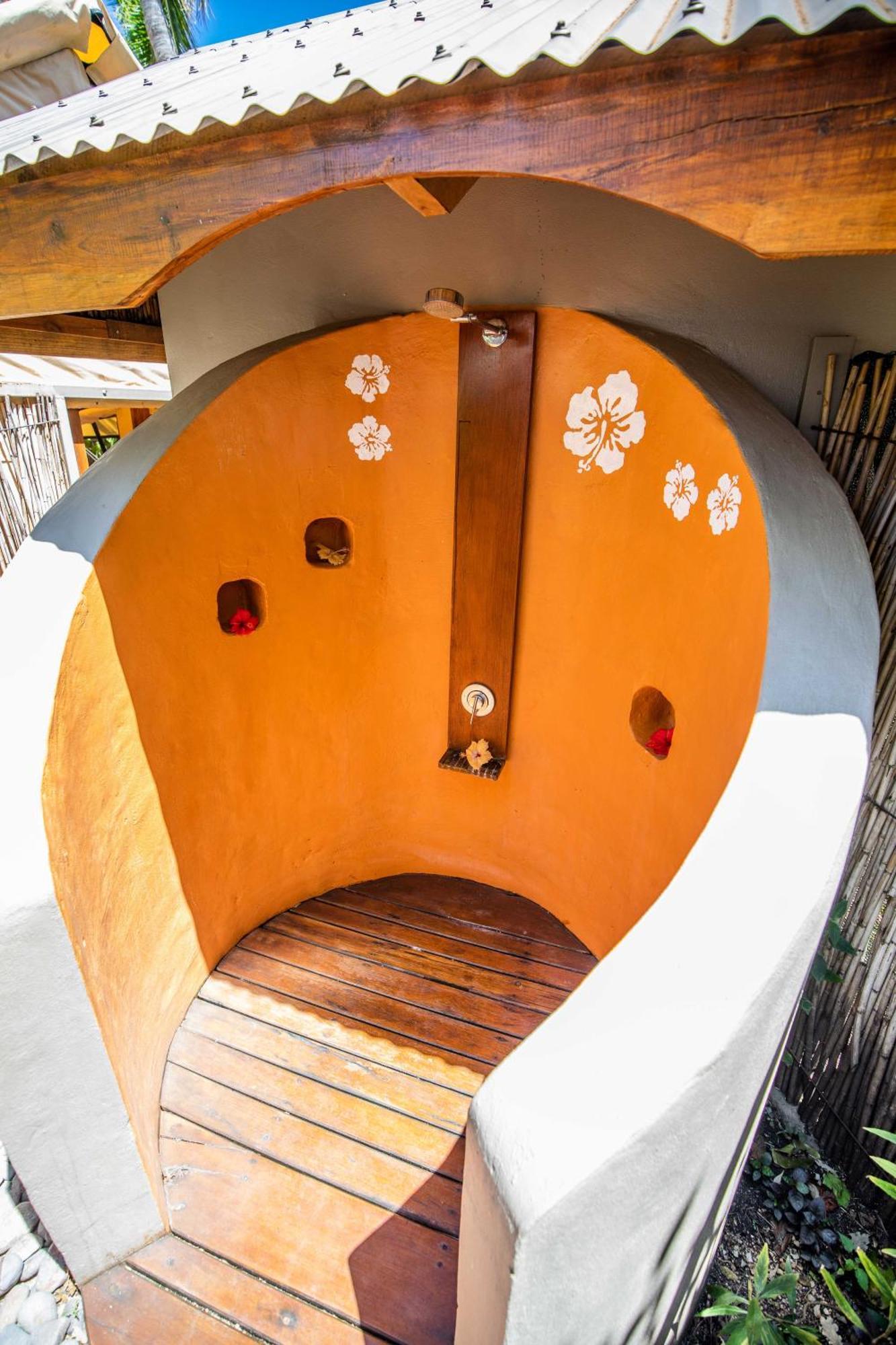 Barefoot Kuata Island Resort ภายนอก รูปภาพ