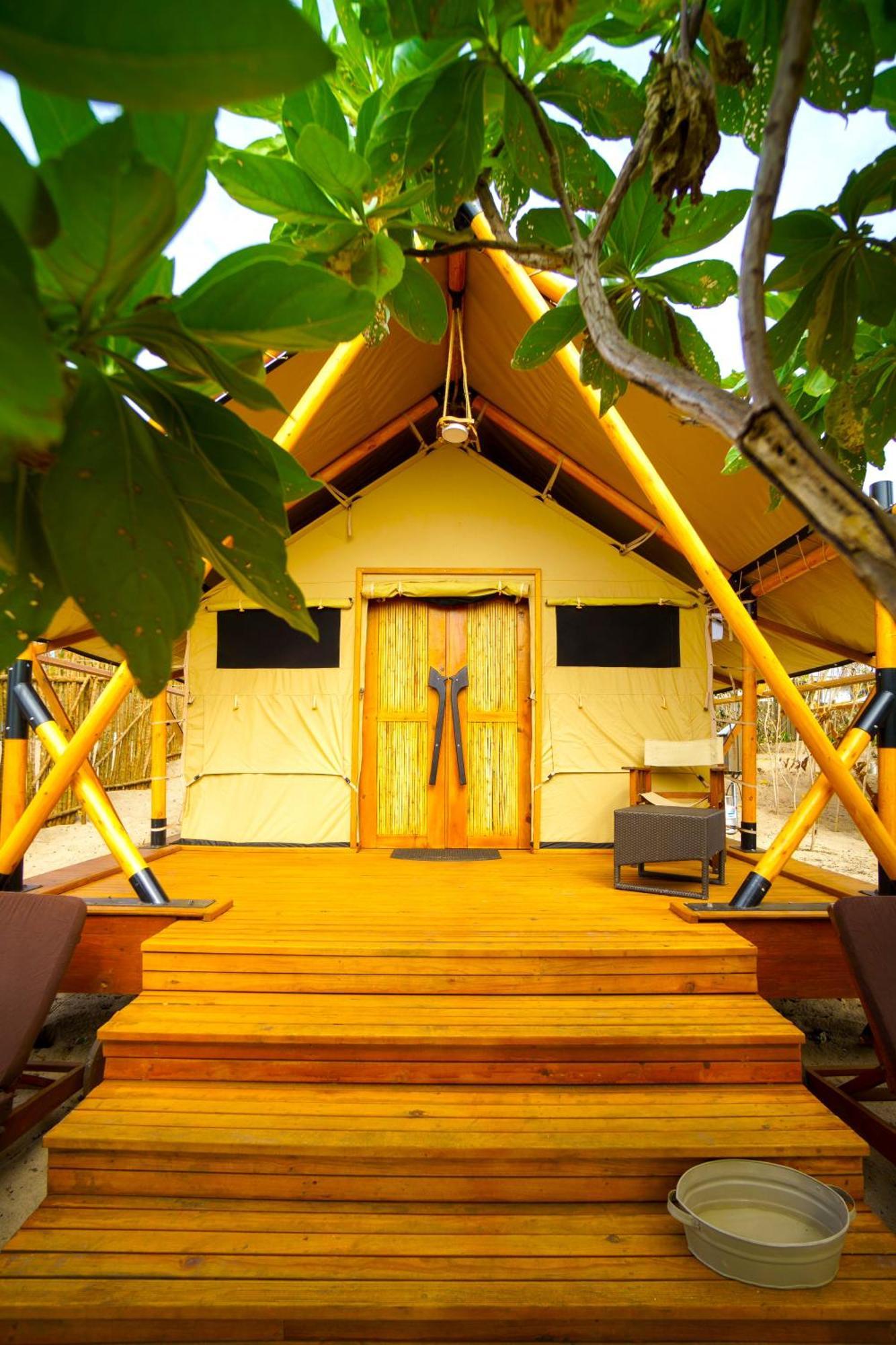 Barefoot Kuata Island Resort ภายนอก รูปภาพ